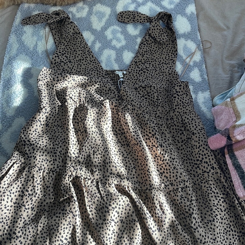 Baevely Taupe/black dress with adjustable tie straps.